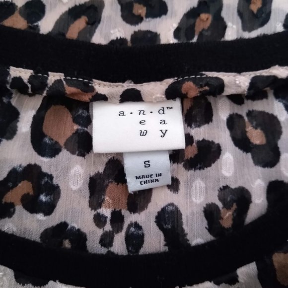 a.n.d ea wy Animal Print Puff Sleeve Round Neck Polyester Sheer Top Size Small - Picture 4 of 10